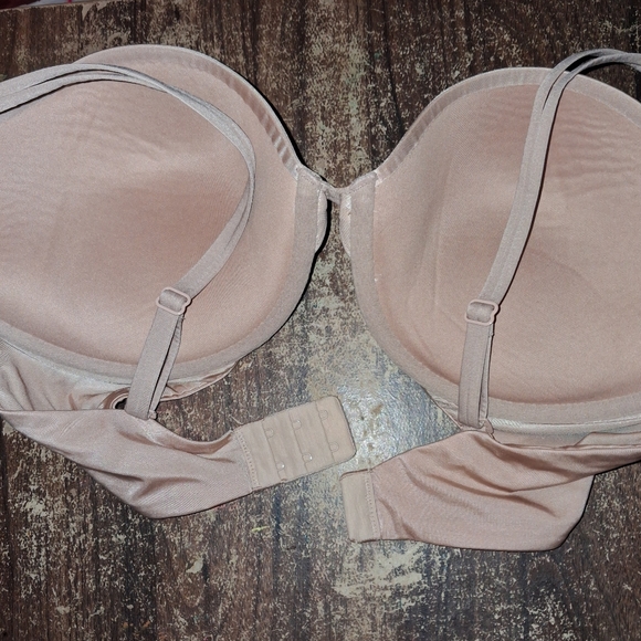 Victoria's Secret Very Sexy Push-up Bra - Picture 2 of 4